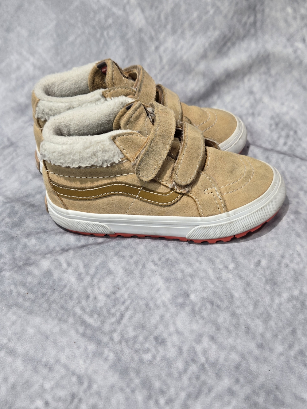 Vans Kids' Sk8-Mid Reissue V MTE-1 shoes in a tan suede colorway featuring